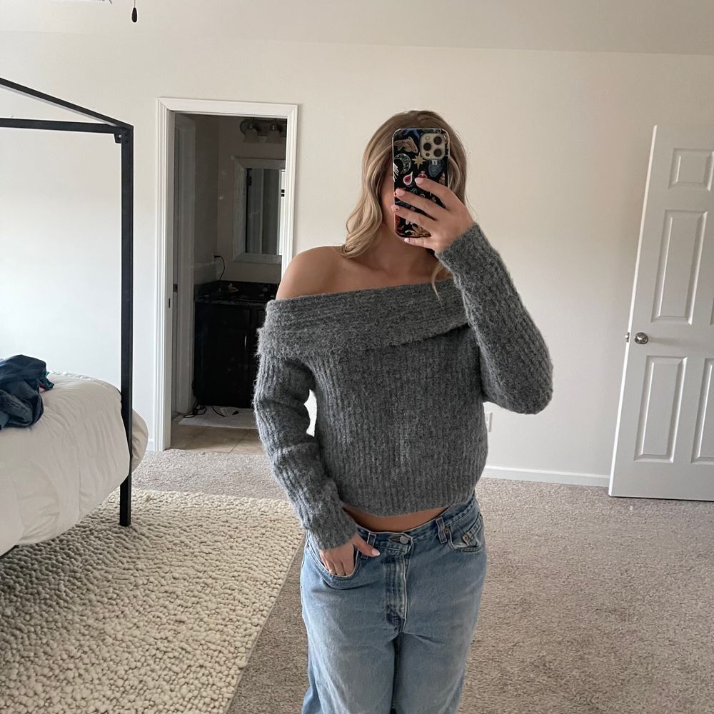 Lulu's‎ Off-The-Shoulder Chunky Knit Grey Sweater Size Small